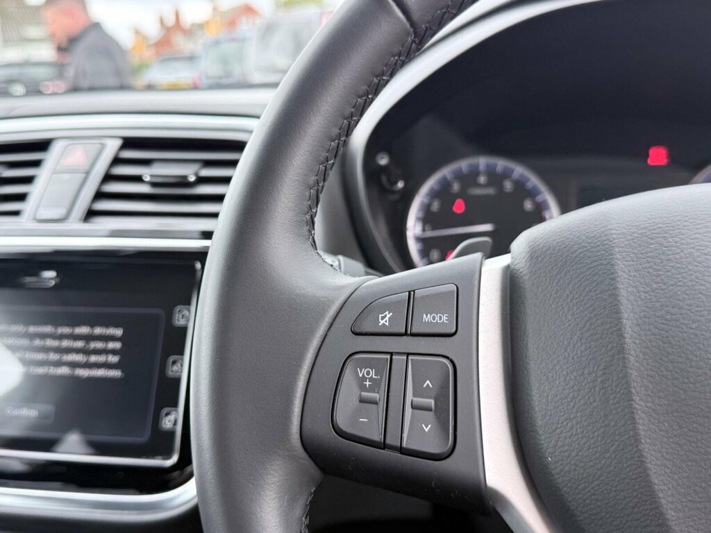Suzuki SX4 S Cross Hatchback Black #25