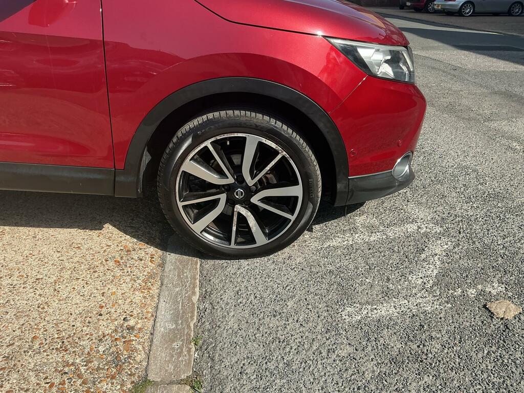 Nissan Qashqai 1.6 Dci Tekna Suv 2Wd Euro 6 S Red #4