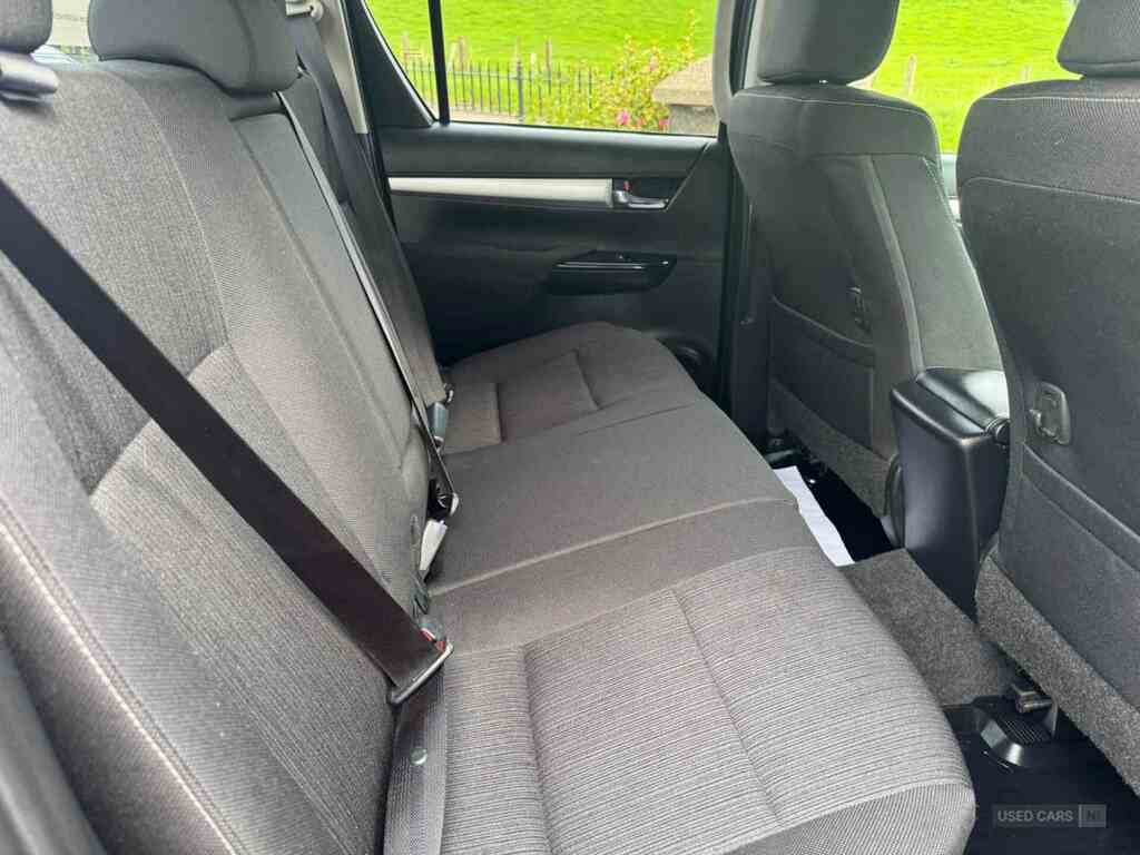 Toyota HILUX Invincible Dcab Pick Up 2.8 D-4d OJI190 #4