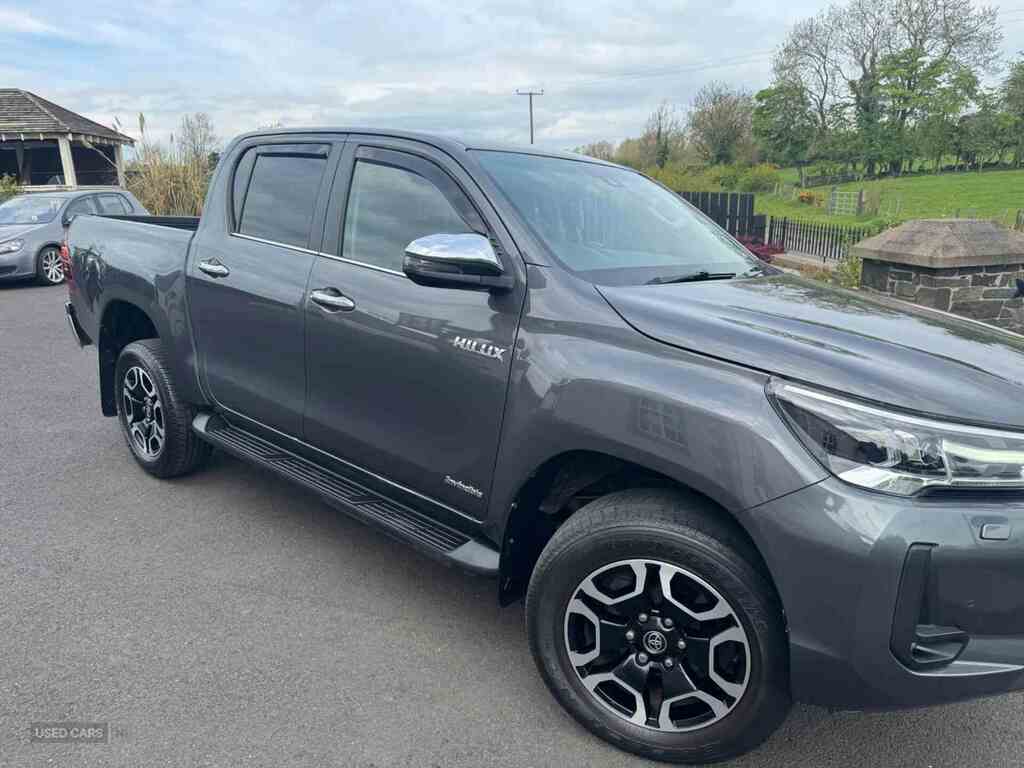 Toyota HILUX Invincible Dcab Pick Up 2.8 D-4d OJI190