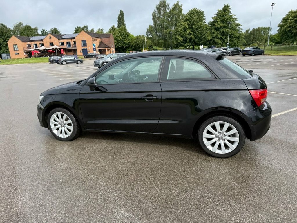 Audi A1 1.6L Sport Black #2