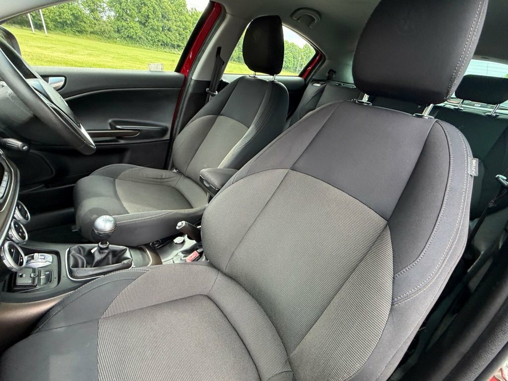Alfa Romeo Giulietta 1.4L Distinctive PN15XOD Red #3