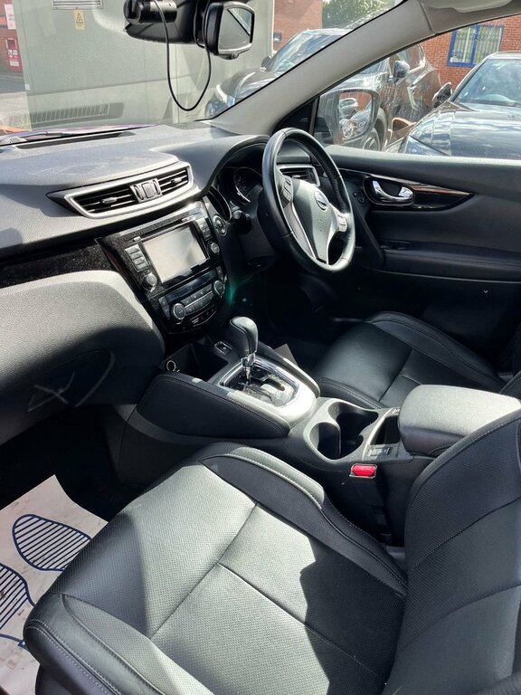 Nissan Qashqai 1.2L Tekna FV17DZP Red #5