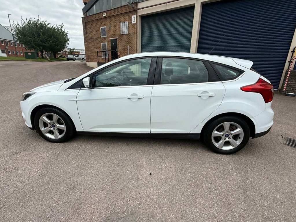 Ford Focus 1.6L Zetec Navigator CV64LFX White #2