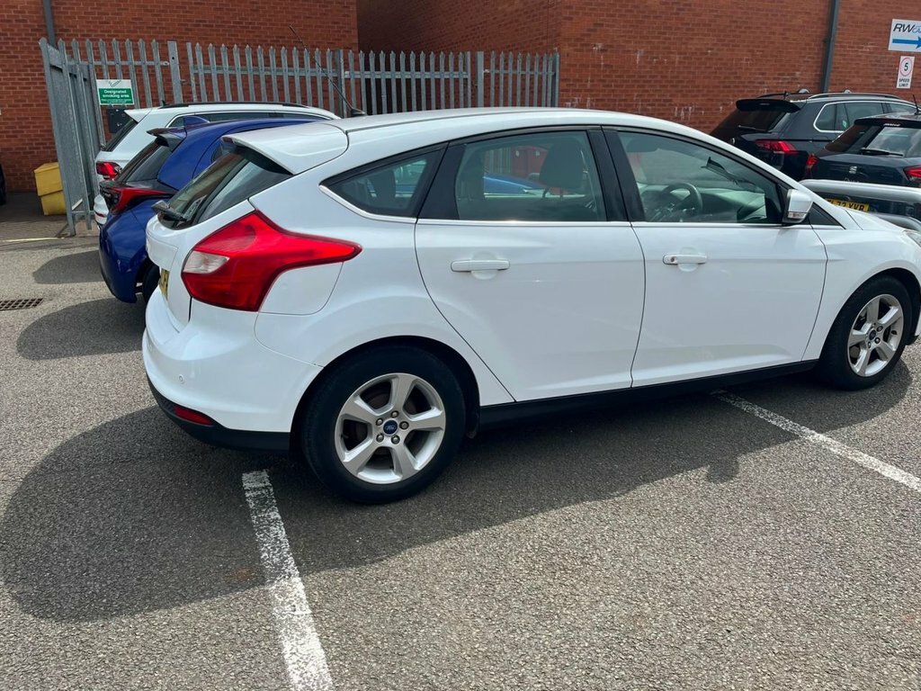 Ford Focus Zetec Red #5