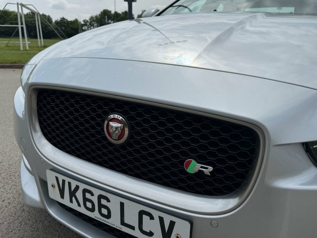 Jaguar XE 2L R-sport Silver #4