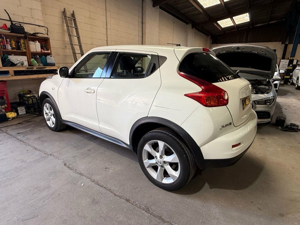 Nissan Juke 1.6L Acenta White #4