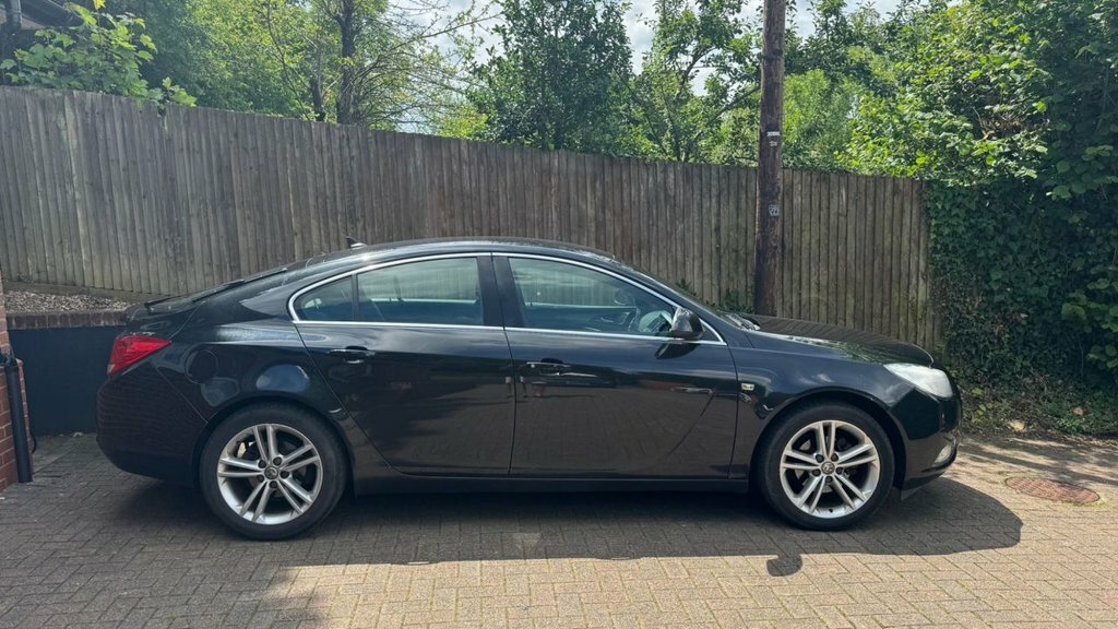Vauxhall Insignia 2L Exclusiv Nav Black #2