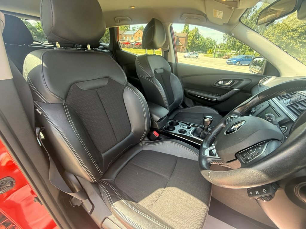 Renault Kadjar 1.2L Dynamique S Nav Red #3