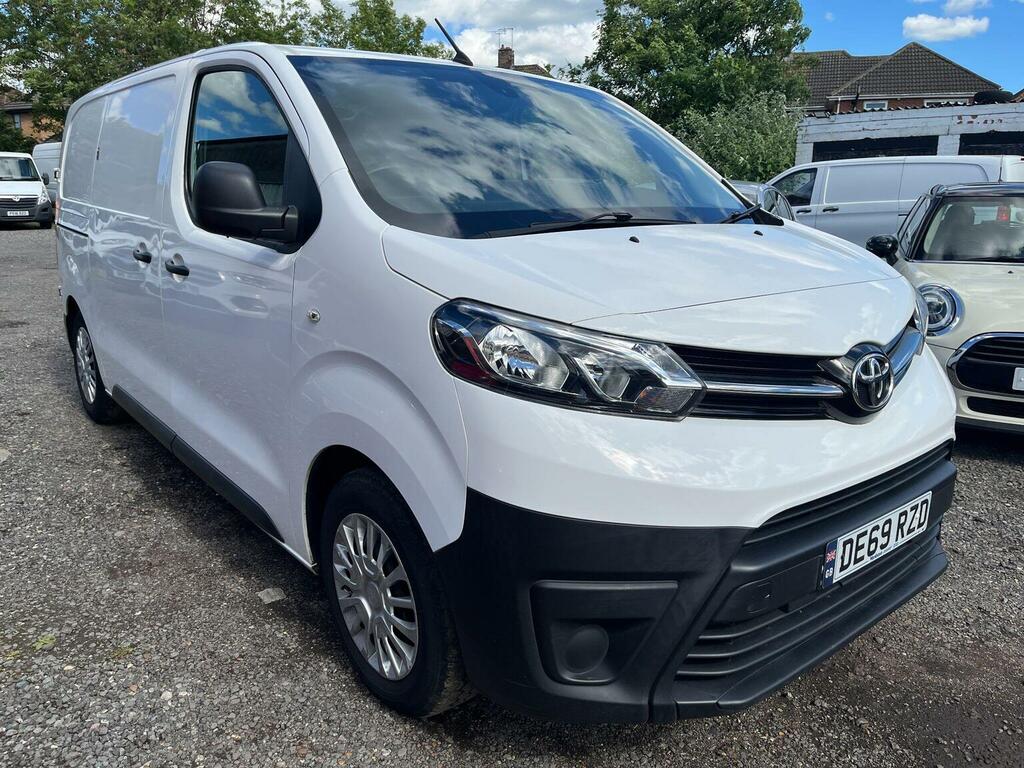 Toyota PROACE Panel Van 1.5D Icon Medium Panel Van Mwb Euro 6 6D White