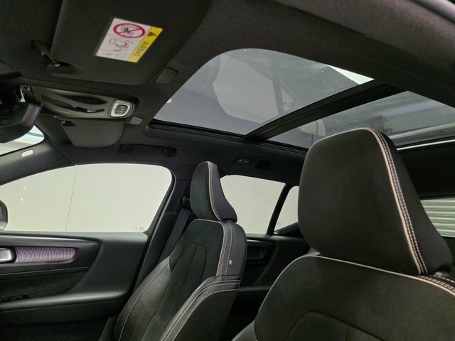 Volvo XC40 Core, B3 Mild Hybrid, Black #35