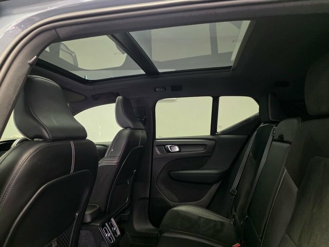 Volvo XC40 Core, B3 Mild Hybrid, Black #40