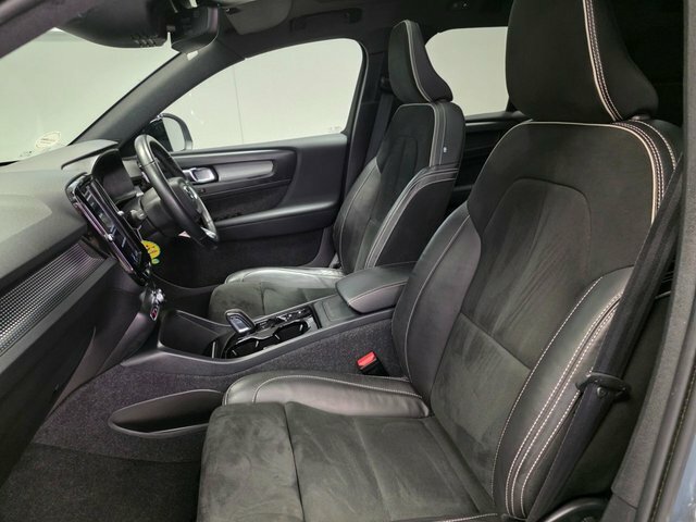 Volvo XC40 Core, B3 Mild Hybrid, Black #36