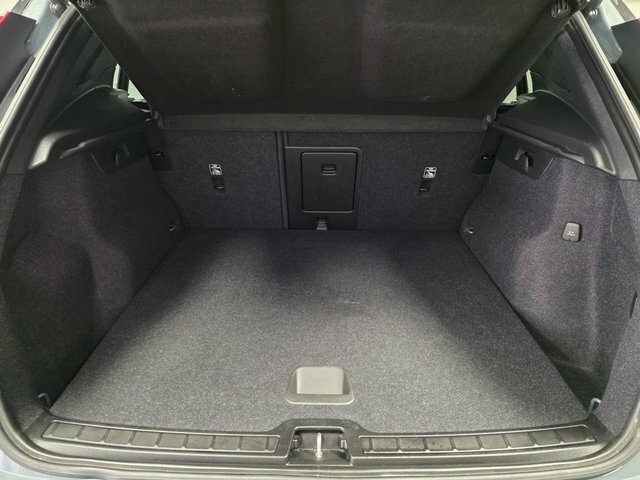 Volvo XC40 Core, B3 Mild Hybrid, Black #12