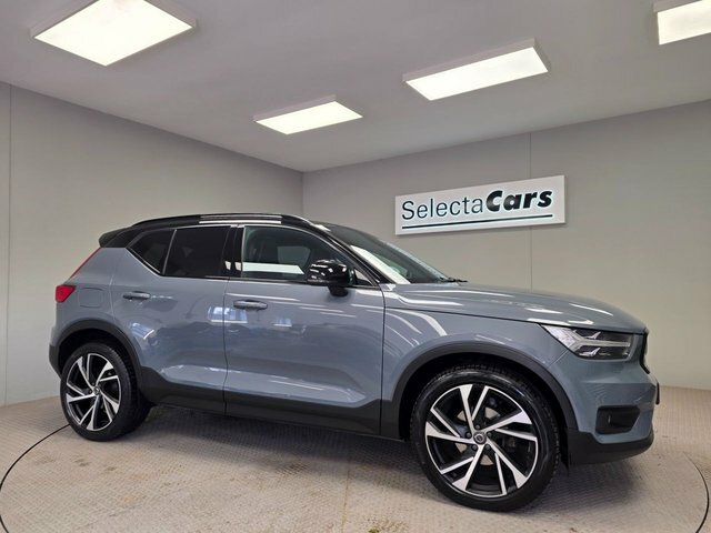 Volvo XC40 Core, B3 Mild Hybrid, Black #41