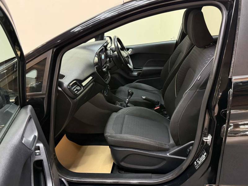 Ford Fiesta 1.0 Fiesta Titanium T - 2018 68 GK68ZHX Black #4