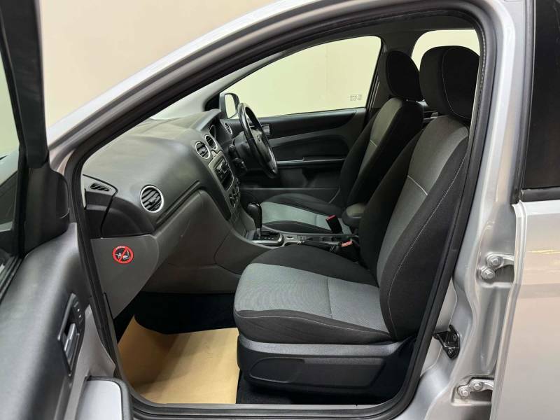 Ford Focus 1.6 Focus Zetec - 2011 60 BD60UZB Silver #4