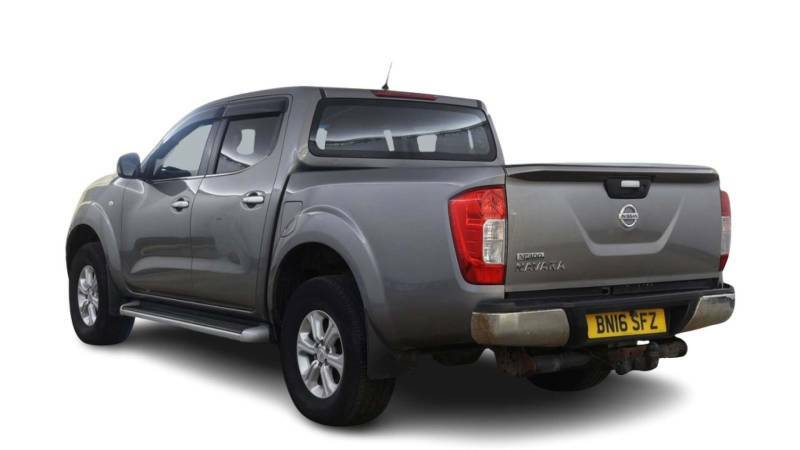 Nissan Navara 2.3 Np300 Navara Acenta Dci 4Wd Grey #4