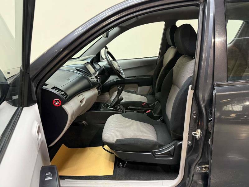 Mitsubishi L200  Black #19