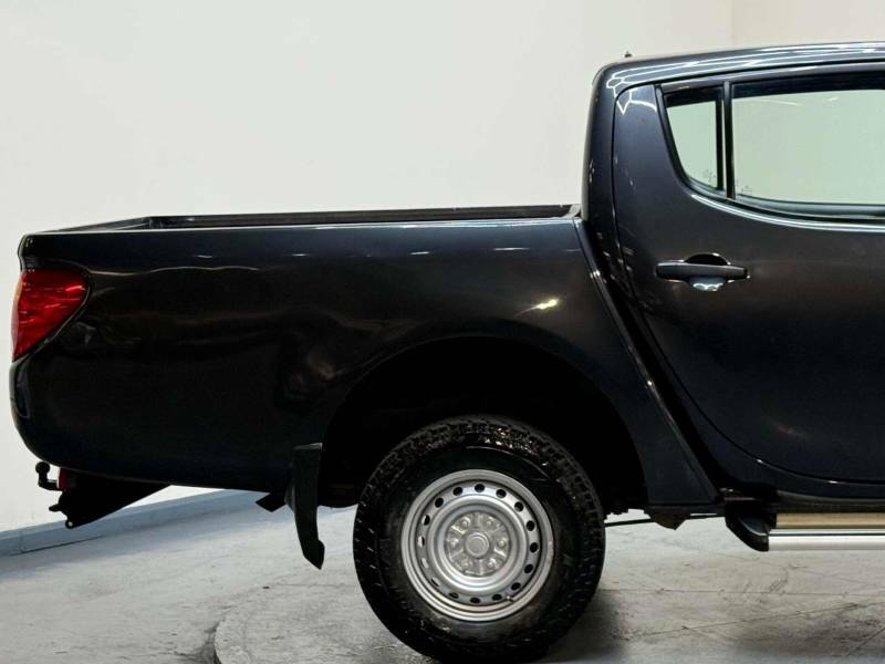 Mitsubishi L200  Black #29