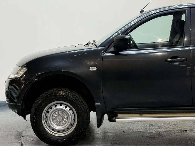 Mitsubishi L200  Black #32