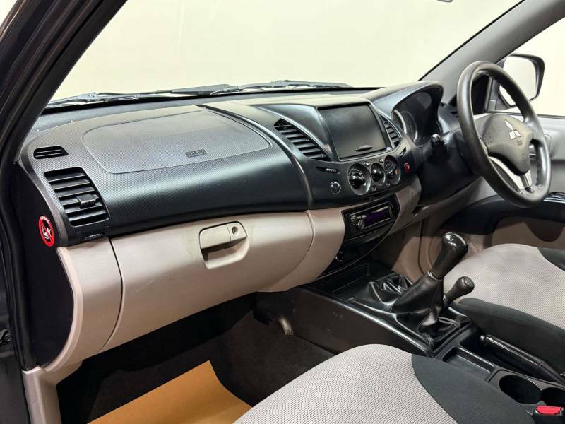 Mitsubishi L200  Black #20