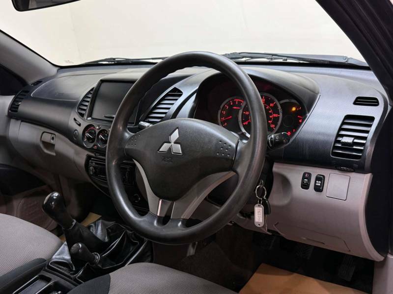 Mitsubishi L200 2.5 L200 4Life Lb Double Cab Di-d 4X4 4Wd Grey #4