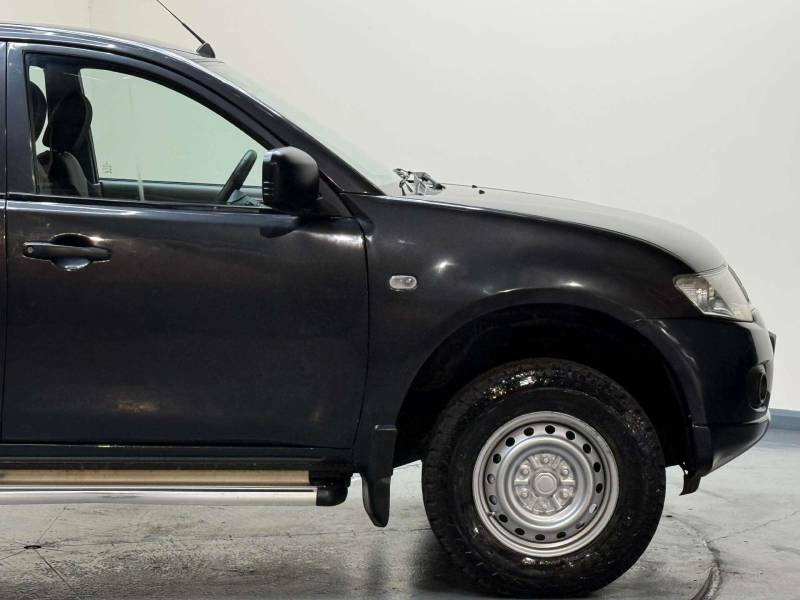 Mitsubishi L200  Black #28