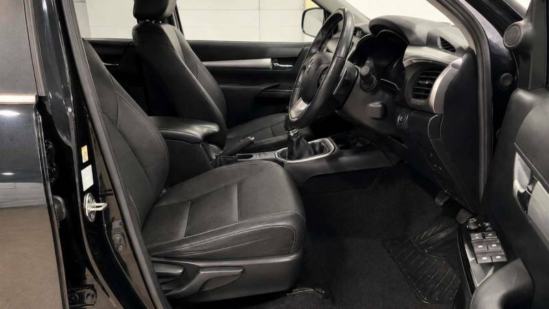 Toyota HILUX 2.4 D-4d Active 2017 White #4