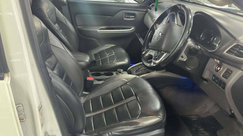 Mitsubishi L200 2.4 L200 Barbarian Di-d 4Wd White #2