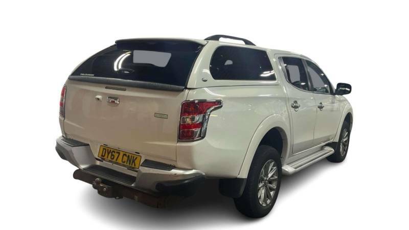 Mitsubishi L200 2.4 L200 Barbarian Di-d 4Wd White