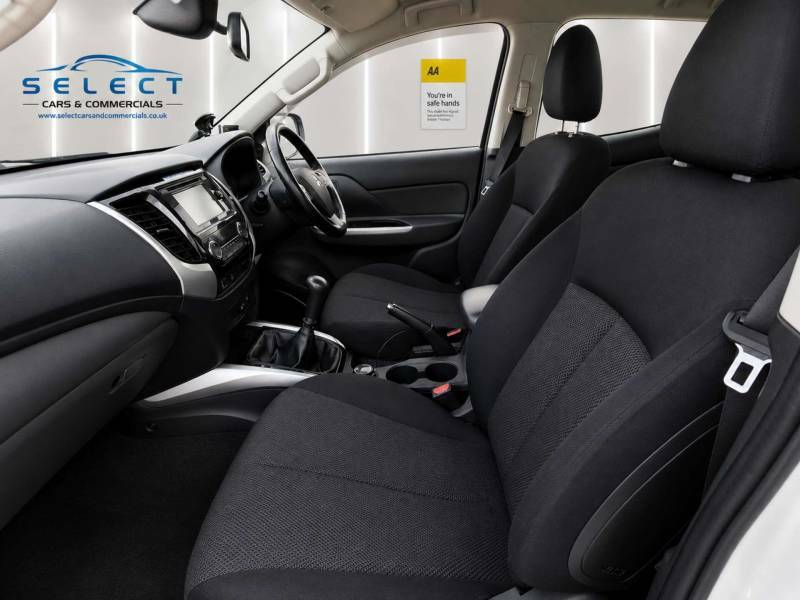 Mitsubishi L200 Black #9