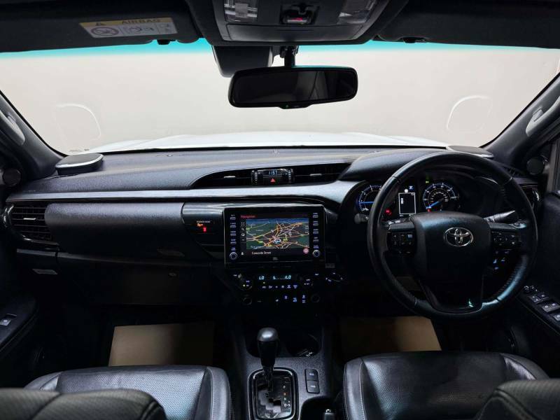 Toyota HILUX 2.8 Hi-luxury Invincible X D-4d 4Wd Double Cab Aut HL22LUX White #3