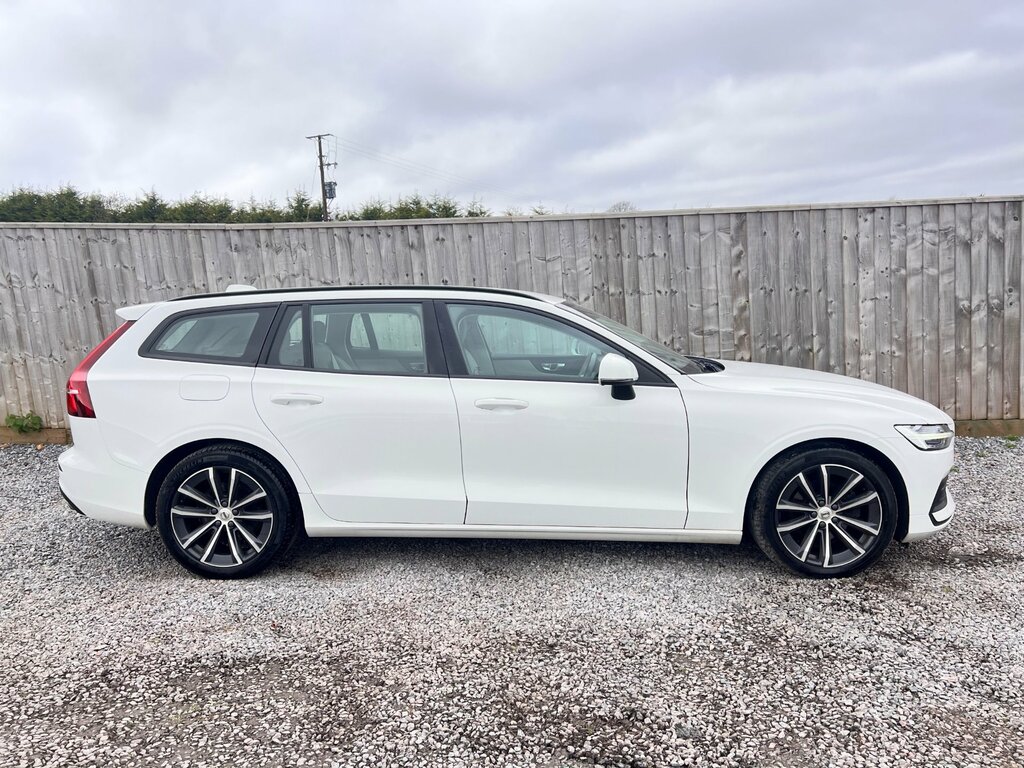Volvo V60 2.0 B3 Mhev Momentum Estate Hybrid White #4