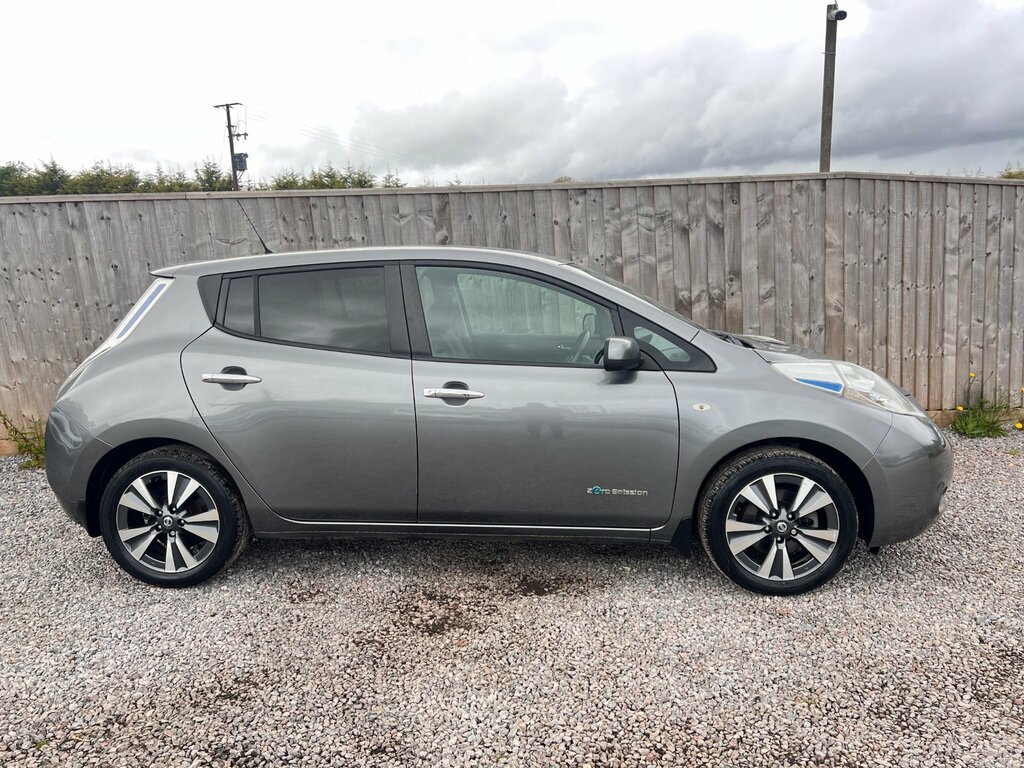 Nissan Leaf 30Kwh Tekna Hatchback 109 Bhp Grey #4