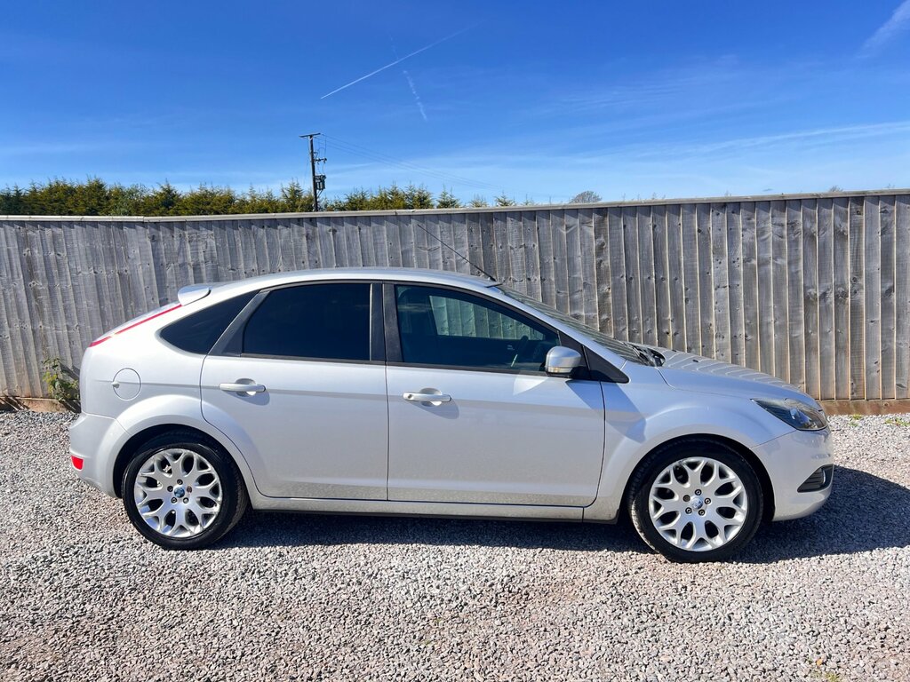 Ford Focus 1.6 Zetec Hatchback 184 Gkm WN10NTX Silver #4