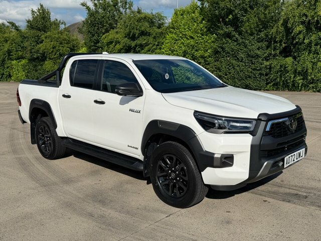Toyota HILUX D-4d Invincible X Pickup White