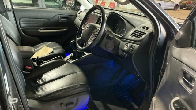 Mitsubishi L200 Double Cab Di-d 178 Titan 4Wd White #11