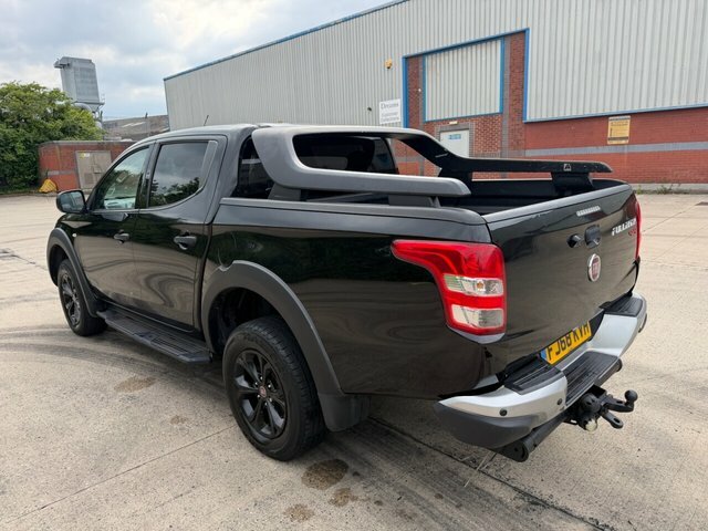 Fiat Fullback Cross Pickup Double Cab Black #2