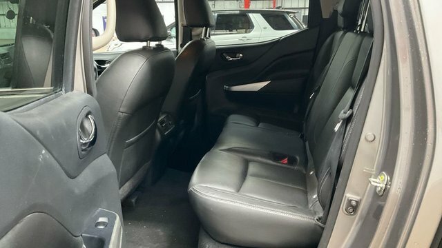 Nissan Navara Dci Tekna Shr Dcb White #10