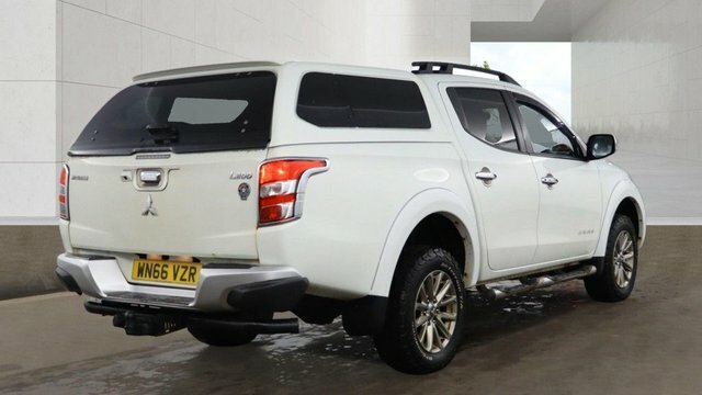 Mitsubishi L200 Di-d Dc Barbarian Pickup White #4
