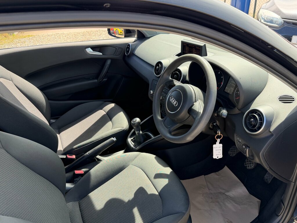 Audi A1 1.6 Tdi Se Hatchback Euro 5 Ss Black #3