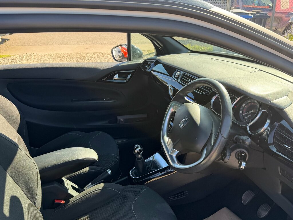 Citroen DS3 1.2 Puretech Dstyle Plus Hatchback Manu White #2
