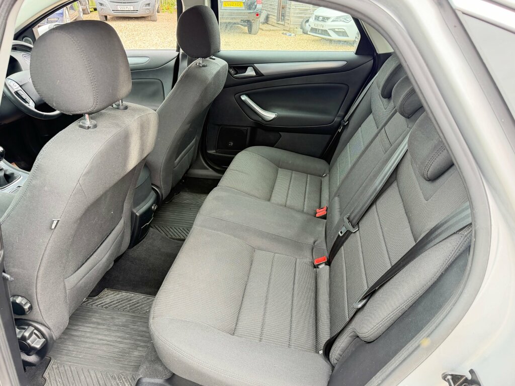 Ford Mondeo 2.0L Titanium Tdci 138 Bhp Black #11