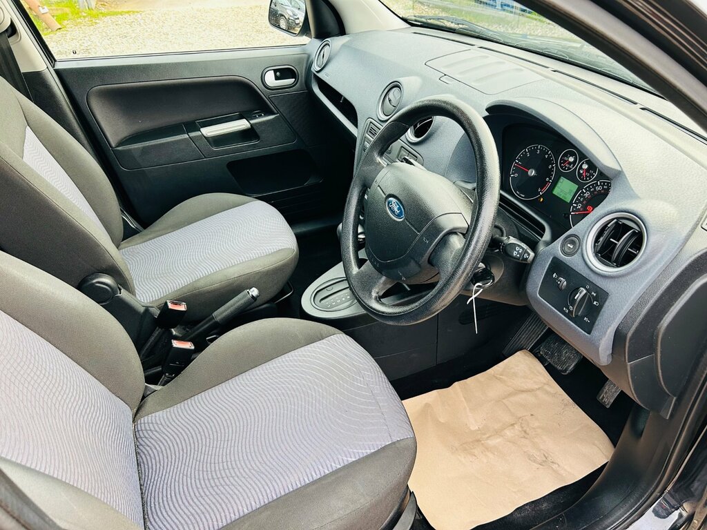Ford Fusion 1.6 Zetec Climate Hatchback Black #3