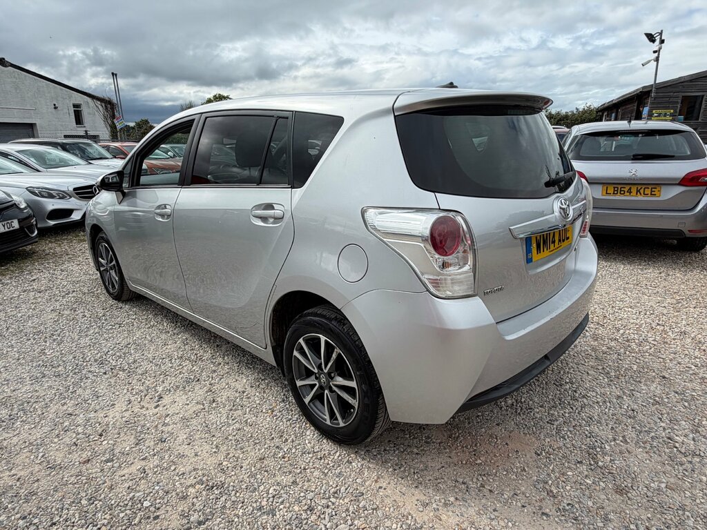 Toyota Verso Icon White #7