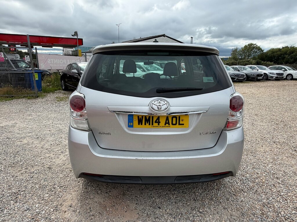 Toyota Verso Icon White #8