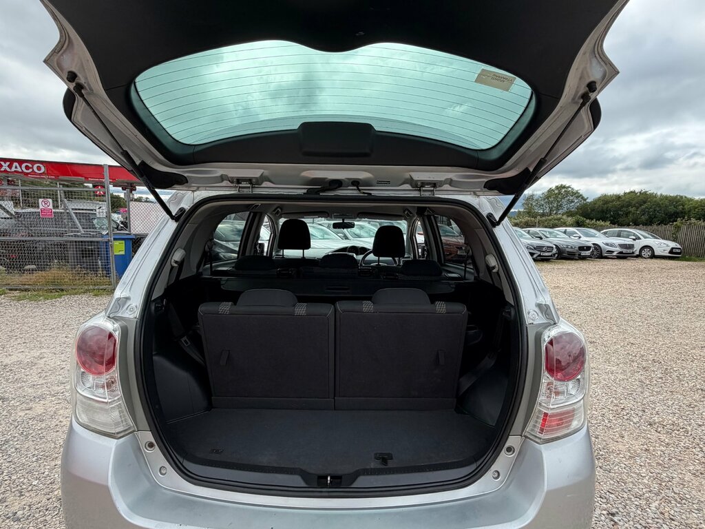 Toyota Verso Icon White #13