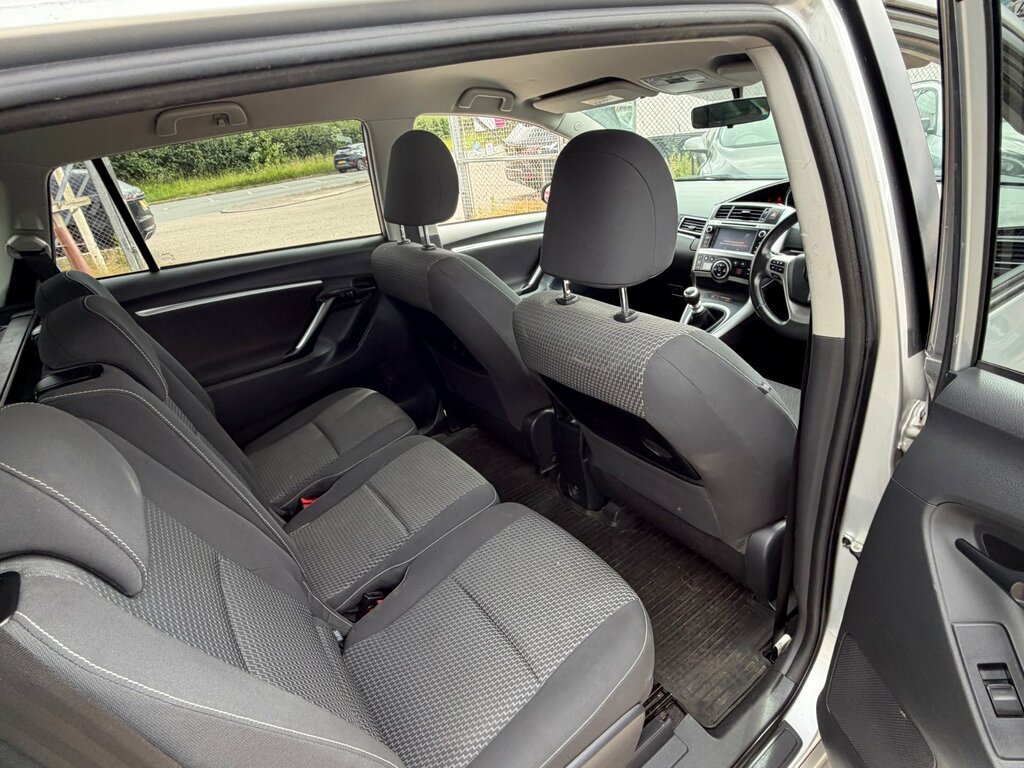 Toyota Verso Icon White #12