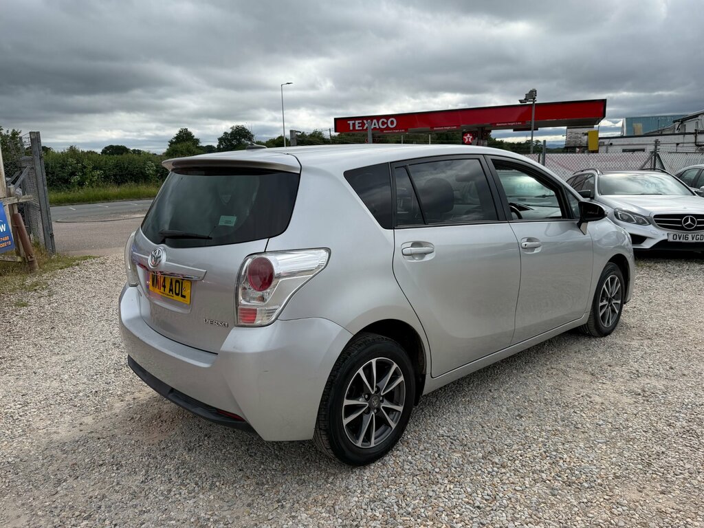 Toyota Verso Icon White #9